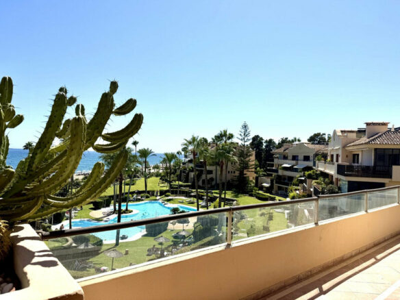 FOR SALE 🏡 Beachfront Penthouse with Private Pool and 219 m² of Terraces – New Golden Mile, Estepona 🇪🇸