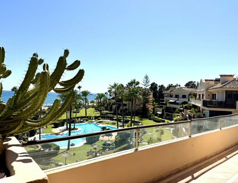 FOR SALE 🏡 Beachfront Penthouse with Private Pool and 219 m² of Terraces – New Golden Mile, Estepona 🇪🇸