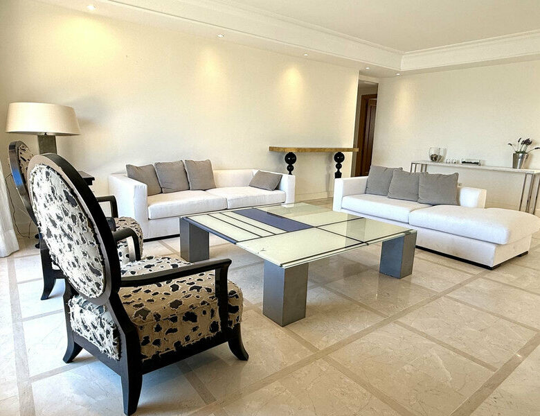 FOR SALE 🏡 Beachfront Penthouse with Private Pool and 219 m² of Terraces – New Golden Mile, Estepona 🇪🇸