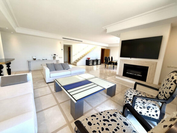 FOR SALE 🏡 Beachfront Penthouse with Private Pool and 219 m² of Terraces – New Golden Mile, Estepona 🇪🇸