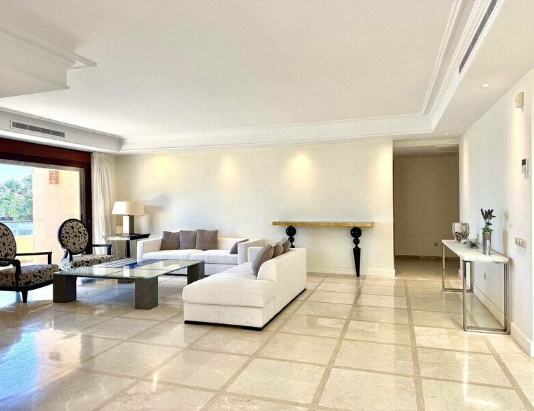FOR SALE 🏡 Beachfront Penthouse with Private Pool and 219 m² of Terraces – New Golden Mile, Estepona 🇪🇸