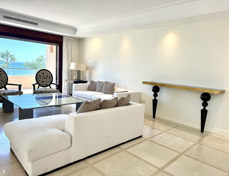 FOR SALE 🏡 Beachfront Penthouse with Private Pool and 219 m² of Terraces – New Golden Mile, Estepona 🇪🇸