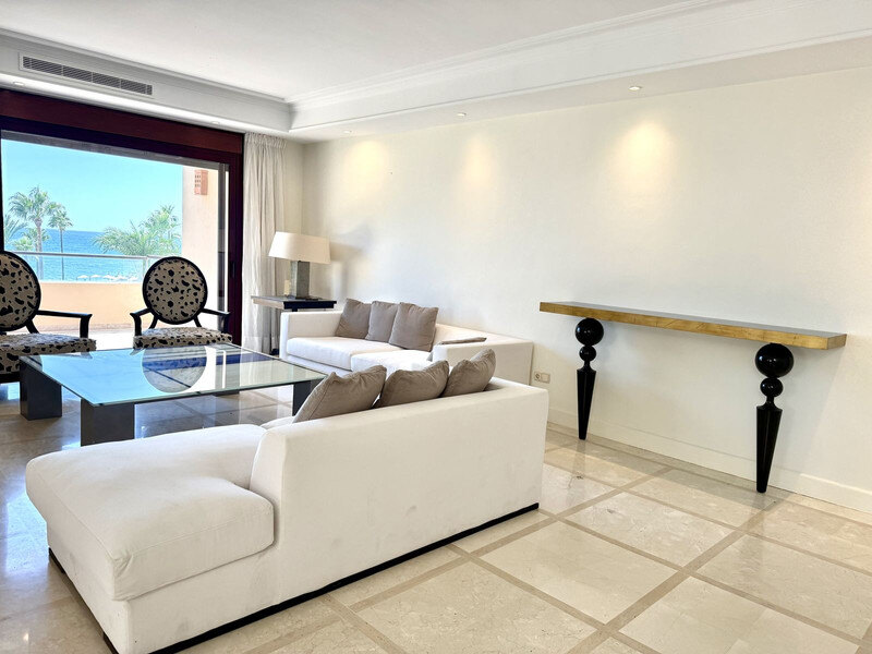 FOR SALE 🏡 Beachfront Penthouse with Private Pool and 219 m² of Terraces – New Golden Mile, Estepona 🇪🇸