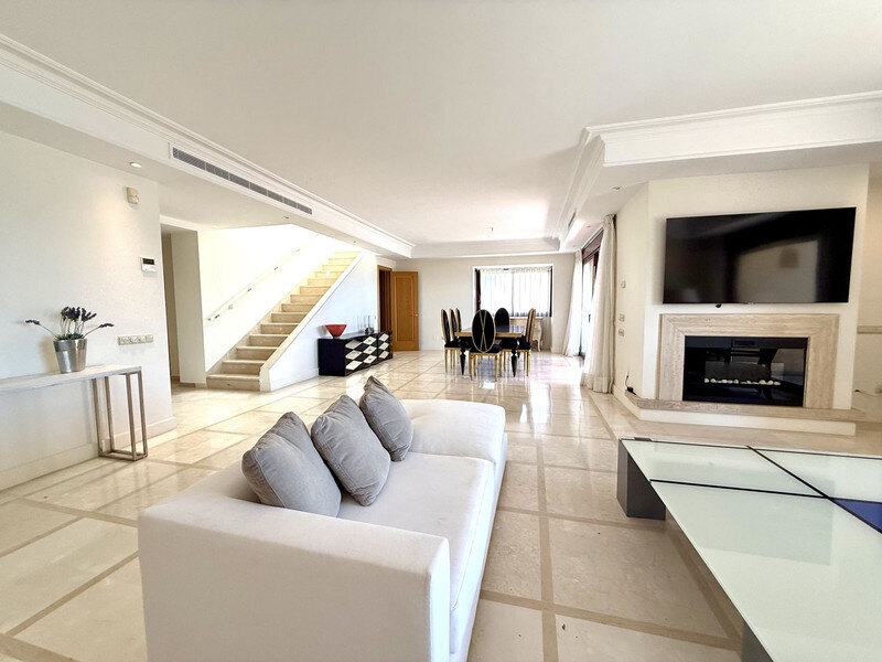 FOR SALE 🏡 Beachfront Penthouse with Private Pool and 219 m² of Terraces – New Golden Mile, Estepona 🇪🇸