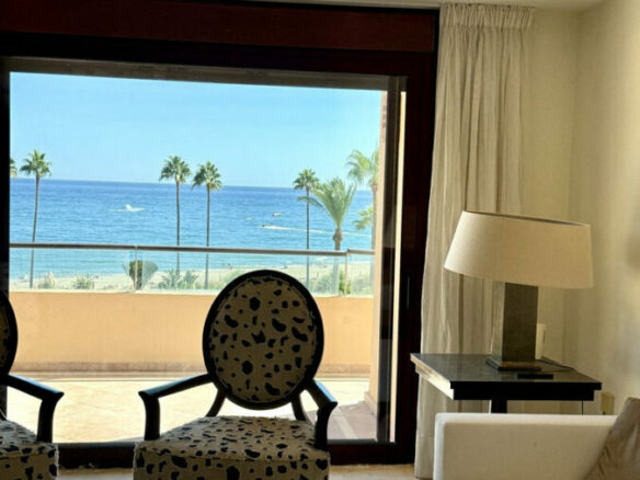 FOR SALE 🏡 Beachfront Penthouse with Private Pool and 219 m² of Terraces – New Golden Mile, Estepona 🇪🇸