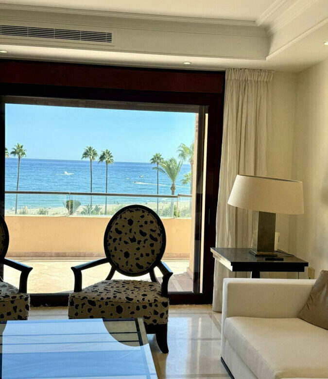 FOR SALE 🏡 Beachfront Penthouse with Private Pool and 219 m² of Terraces – New Golden Mile, Estepona 🇪🇸