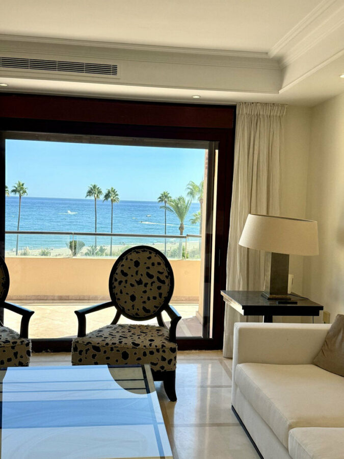 FOR SALE 🏡 Beachfront Penthouse with Private Pool and 219 m² of Terraces – New Golden Mile, Estepona 🇪🇸