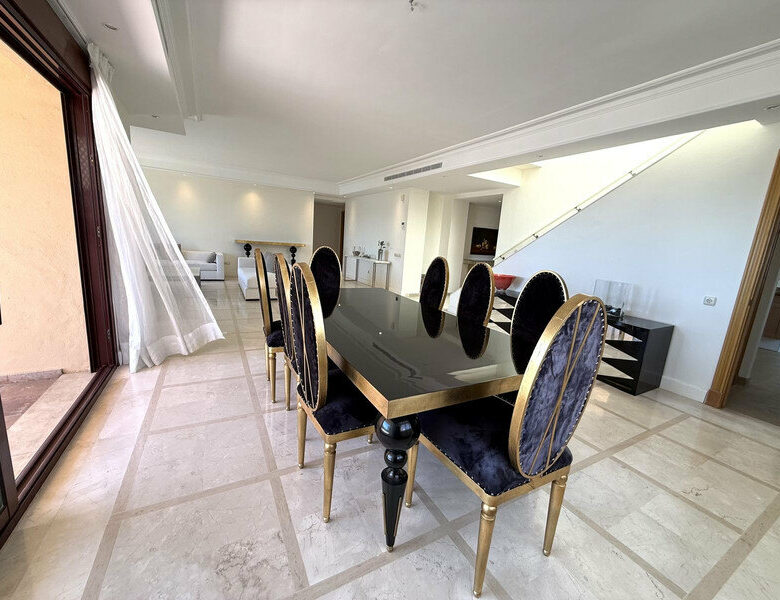 FOR SALE 🏡 Beachfront Penthouse with Private Pool and 219 m² of Terraces – New Golden Mile, Estepona 🇪🇸