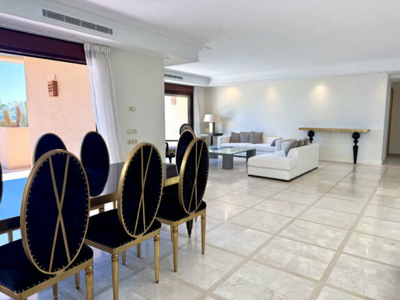 FOR SALE 🏡 Beachfront Penthouse with Private Pool and 219 m² of Terraces – New Golden Mile, Estepona 🇪🇸