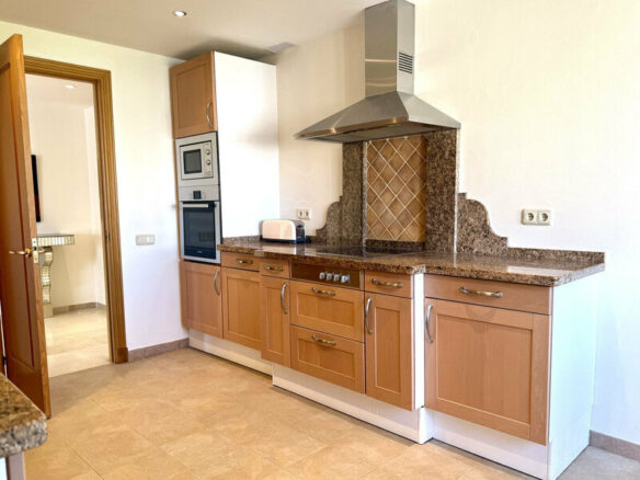 FOR SALE 🏡 Beachfront Penthouse with Private Pool and 219 m² of Terraces – New Golden Mile, Estepona 🇪🇸