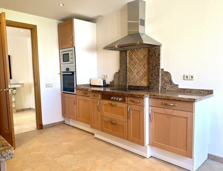 FOR SALE 🏡 Beachfront Penthouse with Private Pool and 219 m² of Terraces – New Golden Mile, Estepona 🇪🇸