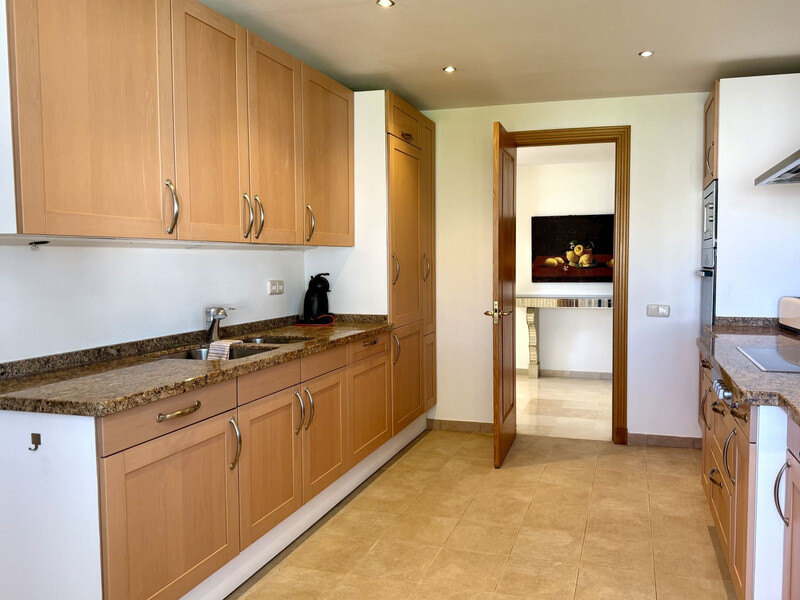 FOR SALE 🏡 Beachfront Penthouse with Private Pool and 219 m² of Terraces – New Golden Mile, Estepona 🇪🇸