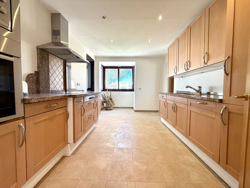 FOR SALE 🏡 Beachfront Penthouse with Private Pool and 219 m² of Terraces – New Golden Mile, Estepona 🇪🇸
