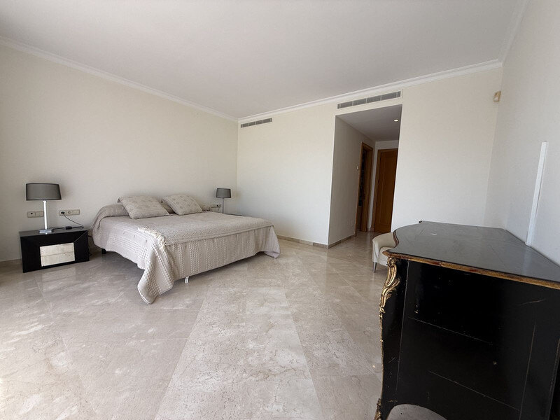 FOR SALE 🏡 Beachfront Penthouse with Private Pool and 219 m² of Terraces – New Golden Mile, Estepona 🇪🇸