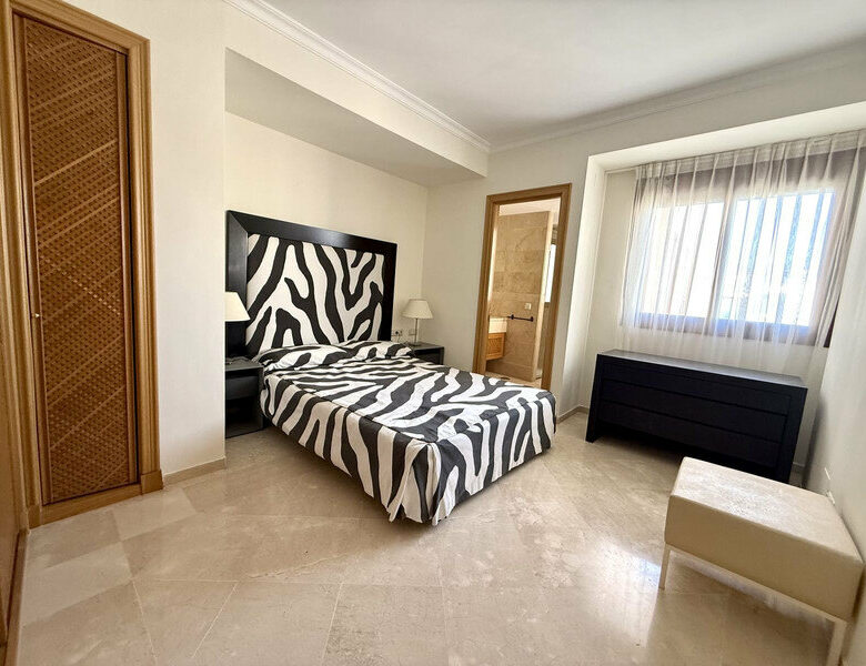 FOR SALE 🏡 Beachfront Penthouse with Private Pool and 219 m² of Terraces – New Golden Mile, Estepona 🇪🇸