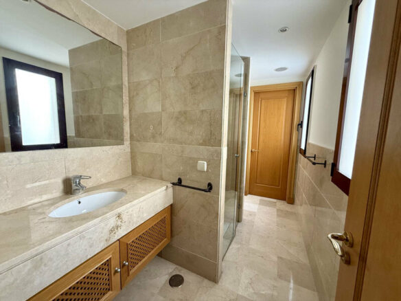 FOR SALE 🏡 Beachfront Penthouse with Private Pool and 219 m² of Terraces – New Golden Mile, Estepona 🇪🇸