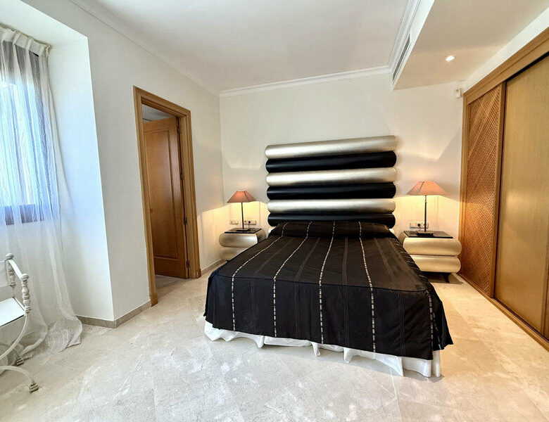 FOR SALE 🏡 Beachfront Penthouse with Private Pool and 219 m² of Terraces – New Golden Mile, Estepona 🇪🇸