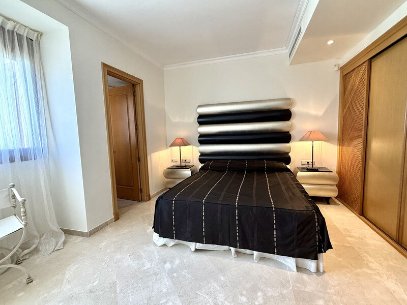 FOR SALE 🏡 Beachfront Penthouse with Private Pool and 219 m² of Terraces – New Golden Mile, Estepona 🇪🇸