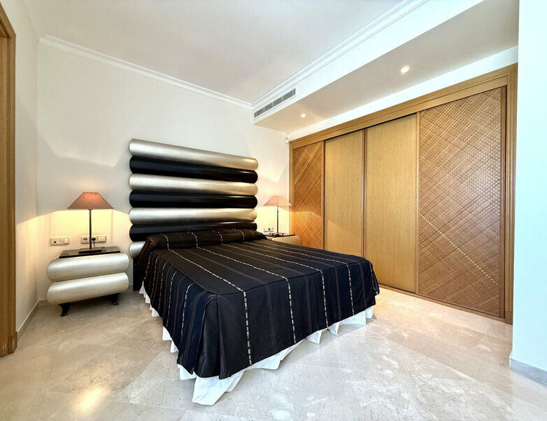 FOR SALE 🏡 Beachfront Penthouse with Private Pool and 219 m² of Terraces – New Golden Mile, Estepona 🇪🇸