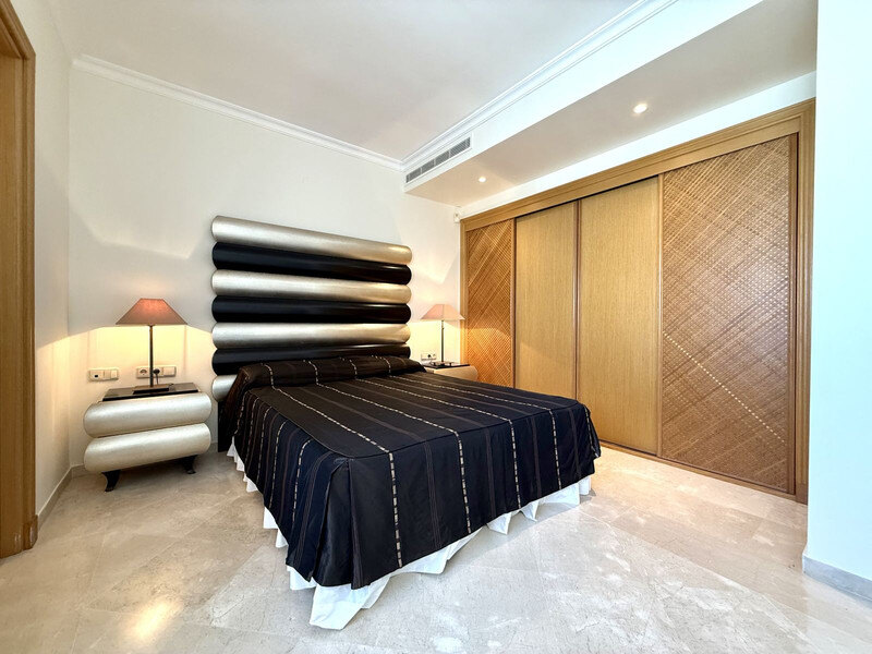 FOR SALE 🏡 Beachfront Penthouse with Private Pool and 219 m² of Terraces – New Golden Mile, Estepona 🇪🇸
