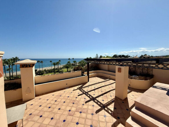 FOR SALE 🏡 Beachfront Penthouse with Private Pool and 219 m² of Terraces – New Golden Mile, Estepona 🇪🇸