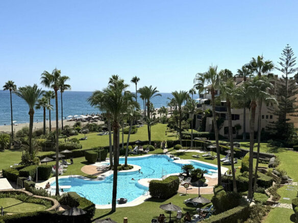 FOR SALE 🏡 Beachfront Penthouse with Private Pool and 219 m² of Terraces – New Golden Mile, Estepona 🇪🇸
