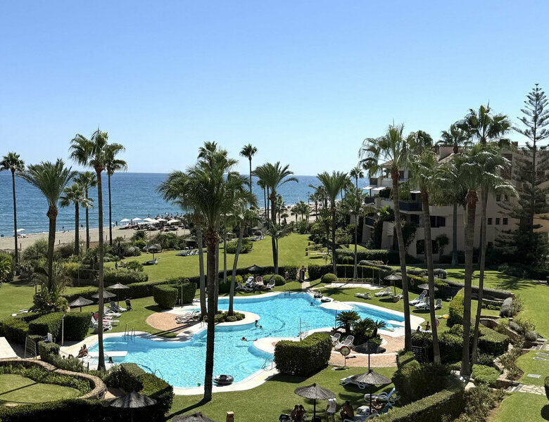 FOR SALE 🏡 Beachfront Penthouse with Private Pool and 219 m² of Terraces – New Golden Mile, Estepona 🇪🇸