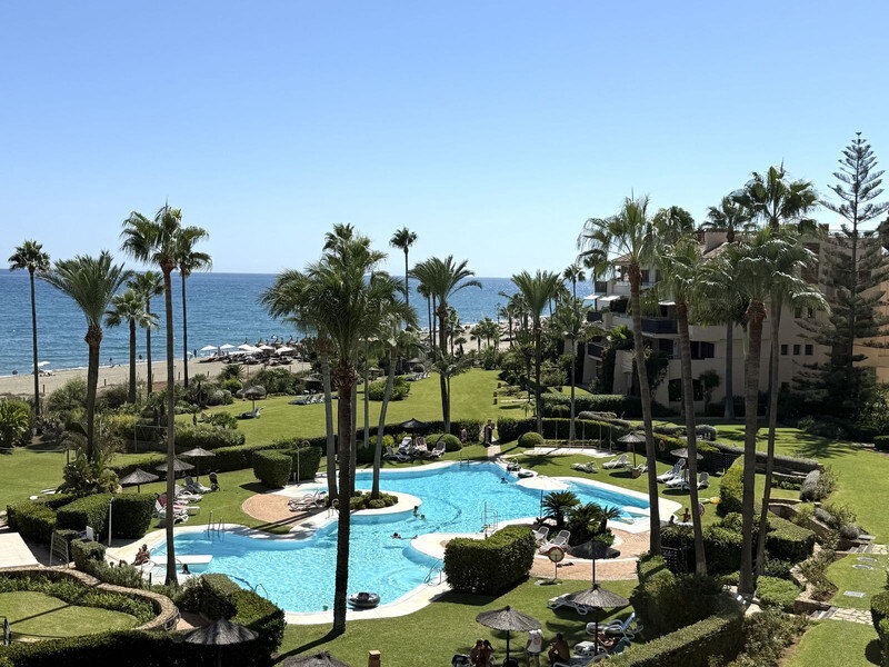 FOR SALE 🏡 Beachfront Penthouse with Private Pool and 219 m² of Terraces – New Golden Mile, Estepona 🇪🇸