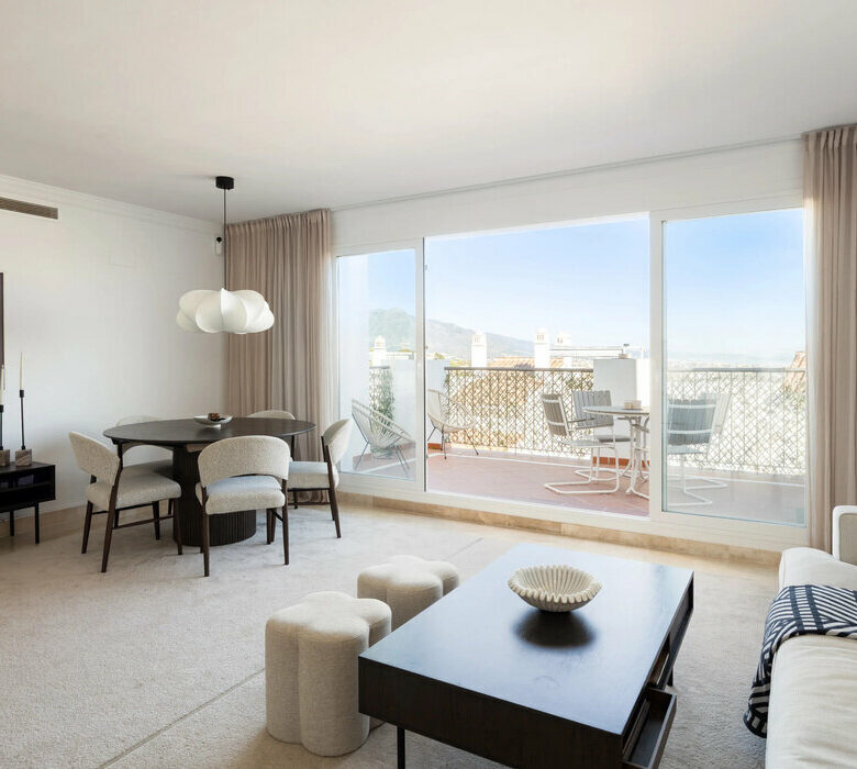 FOR SALE 🏡 Three-Bedroom Penthouse with Rooftop Jacuzzi and 270° Sea Views – El Paraíso, Estepona 🇪🇸