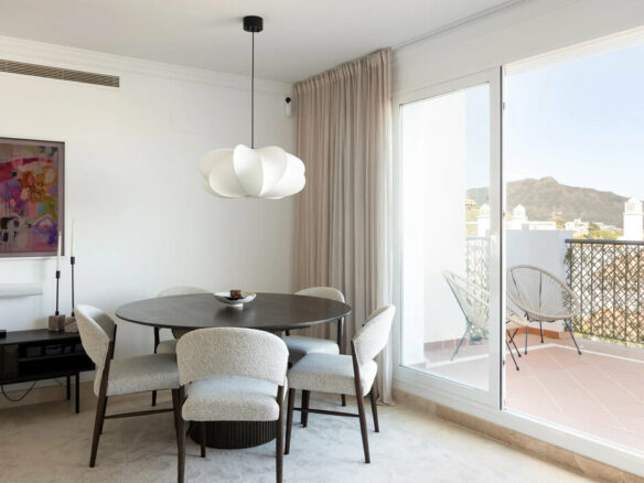 FOR SALE 🏡 Three-Bedroom Penthouse with Rooftop Jacuzzi and 270° Sea Views – El Paraíso, Estepona 🇪🇸