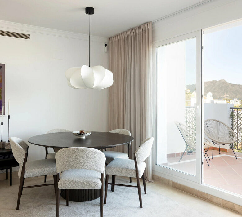 FOR SALE 🏡 Three-Bedroom Penthouse with Rooftop Jacuzzi and 270° Sea Views – El Paraíso, Estepona 🇪🇸