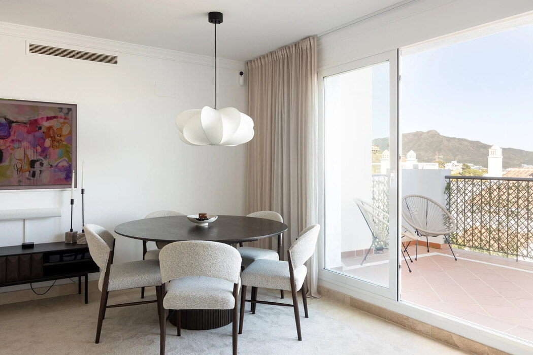 FOR SALE 🏡 Three-Bedroom Penthouse with Rooftop Jacuzzi and 270° Sea Views – El Paraíso, Estepona 🇪🇸