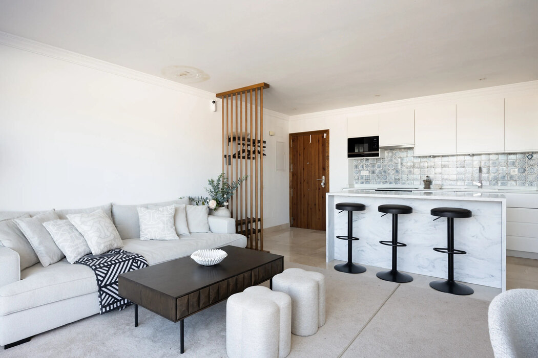 FOR SALE 🏡 Three-Bedroom Penthouse with Rooftop Jacuzzi and 270° Sea Views – El Paraíso, Estepona 🇪🇸