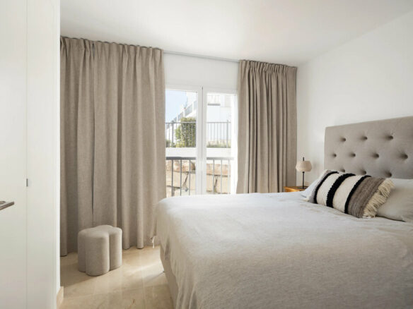 FOR SALE 🏡 Three-Bedroom Penthouse with Rooftop Jacuzzi and 270° Sea Views – El Paraíso, Estepona 🇪🇸