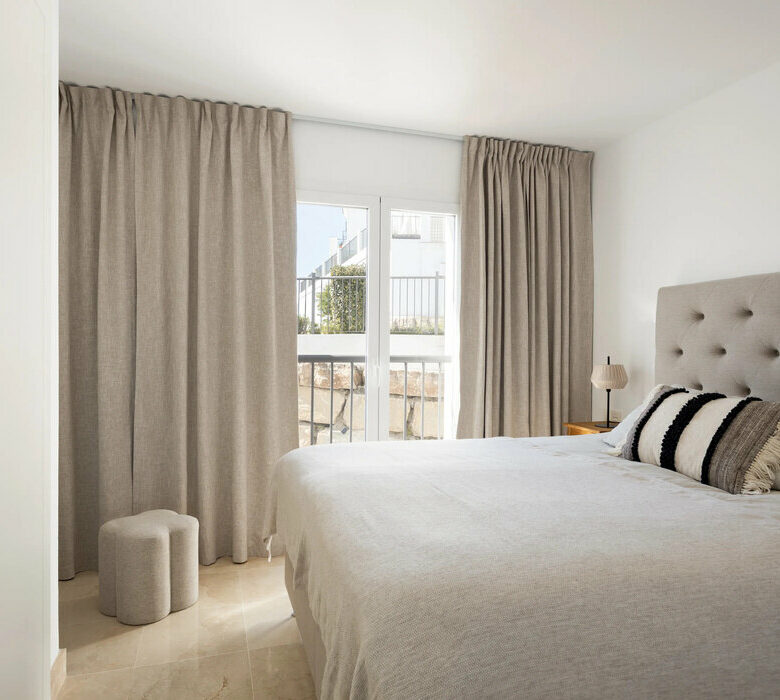 FOR SALE 🏡 Three-Bedroom Penthouse with Rooftop Jacuzzi and 270° Sea Views – El Paraíso, Estepona 🇪🇸