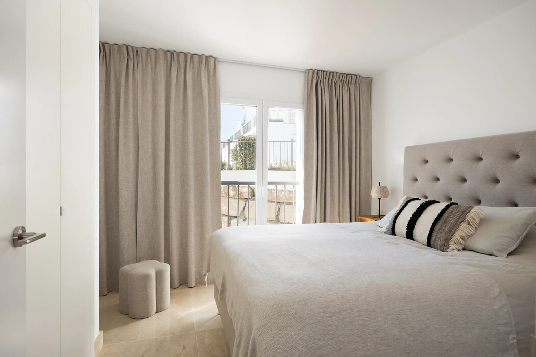 FOR SALE 🏡 Three-Bedroom Penthouse with Rooftop Jacuzzi and 270° Sea Views – El Paraíso, Estepona 🇪🇸