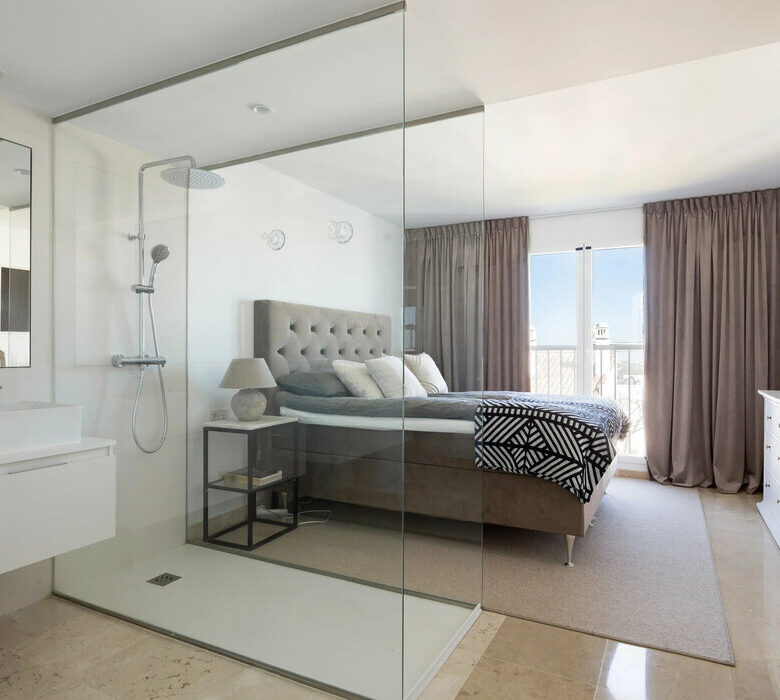 FOR SALE 🏡 Three-Bedroom Penthouse with Rooftop Jacuzzi and 270° Sea Views – El Paraíso, Estepona 🇪🇸