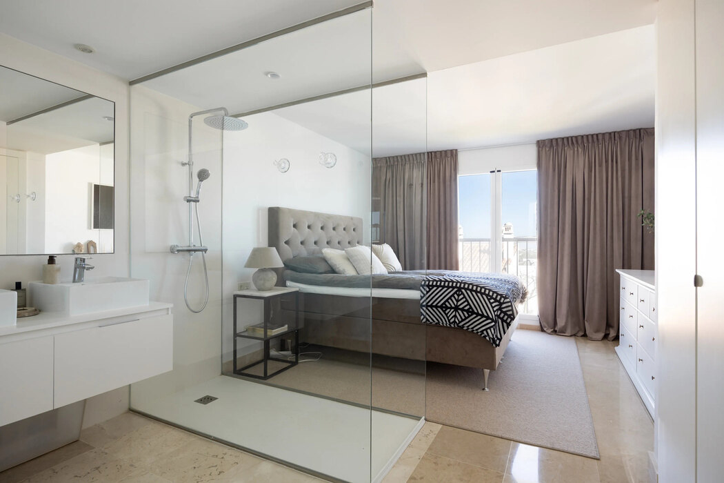 FOR SALE 🏡 Three-Bedroom Penthouse with Rooftop Jacuzzi and 270° Sea Views – El Paraíso, Estepona 🇪🇸