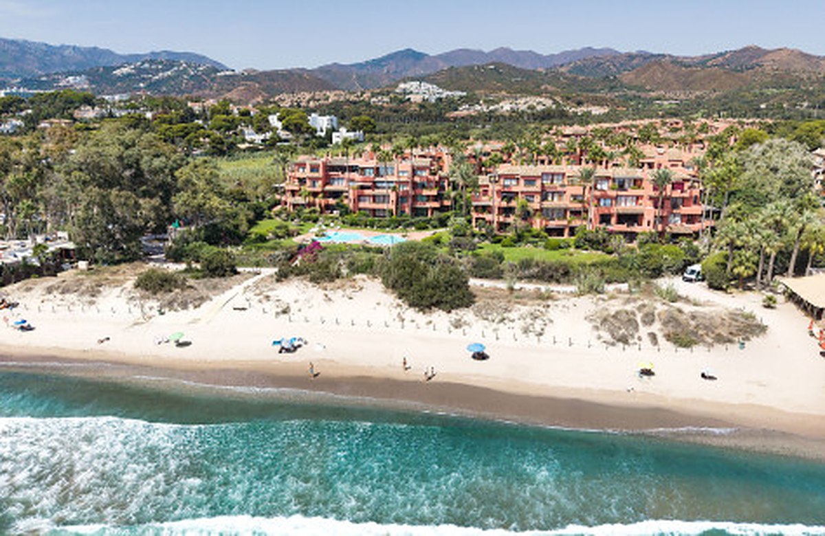 FOR SALE 🏡 Renovated Two-Bedroom Beachfront Penthouse with Sea Views – Las Chapas, Marbella East, Marbella 🇪🇸