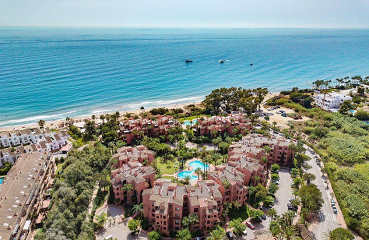 FOR SALE 🏡 Renovated Two-Bedroom Beachfront Penthouse with Sea Views – Las Chapas, Marbella East, Marbella 🇪🇸