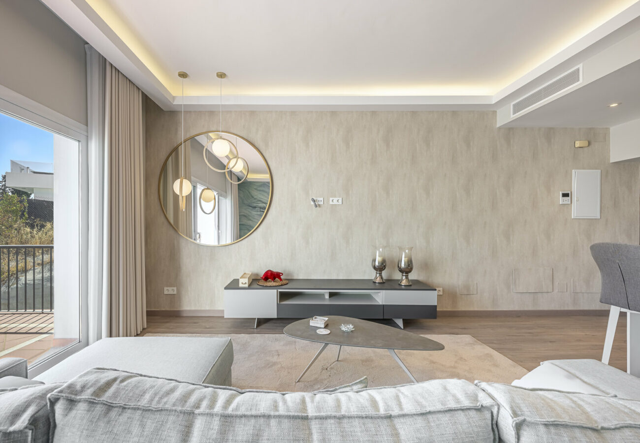 FOR SALE 🏡 Three-Bedroom Penthouse with Private Rooftop Jacuzzi and La Concha Views – El Paraíso, Benahavís 🇪🇸