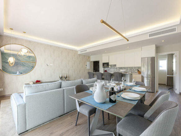 FOR SALE 🏡 Three-Bedroom Penthouse with Private Rooftop Jacuzzi and La Concha Views – El Paraíso, Benahavís 🇪🇸