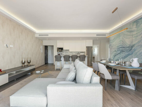 FOR SALE 🏡 Three-Bedroom Penthouse with Private Rooftop Jacuzzi and La Concha Views – El Paraíso, Benahavís 🇪🇸