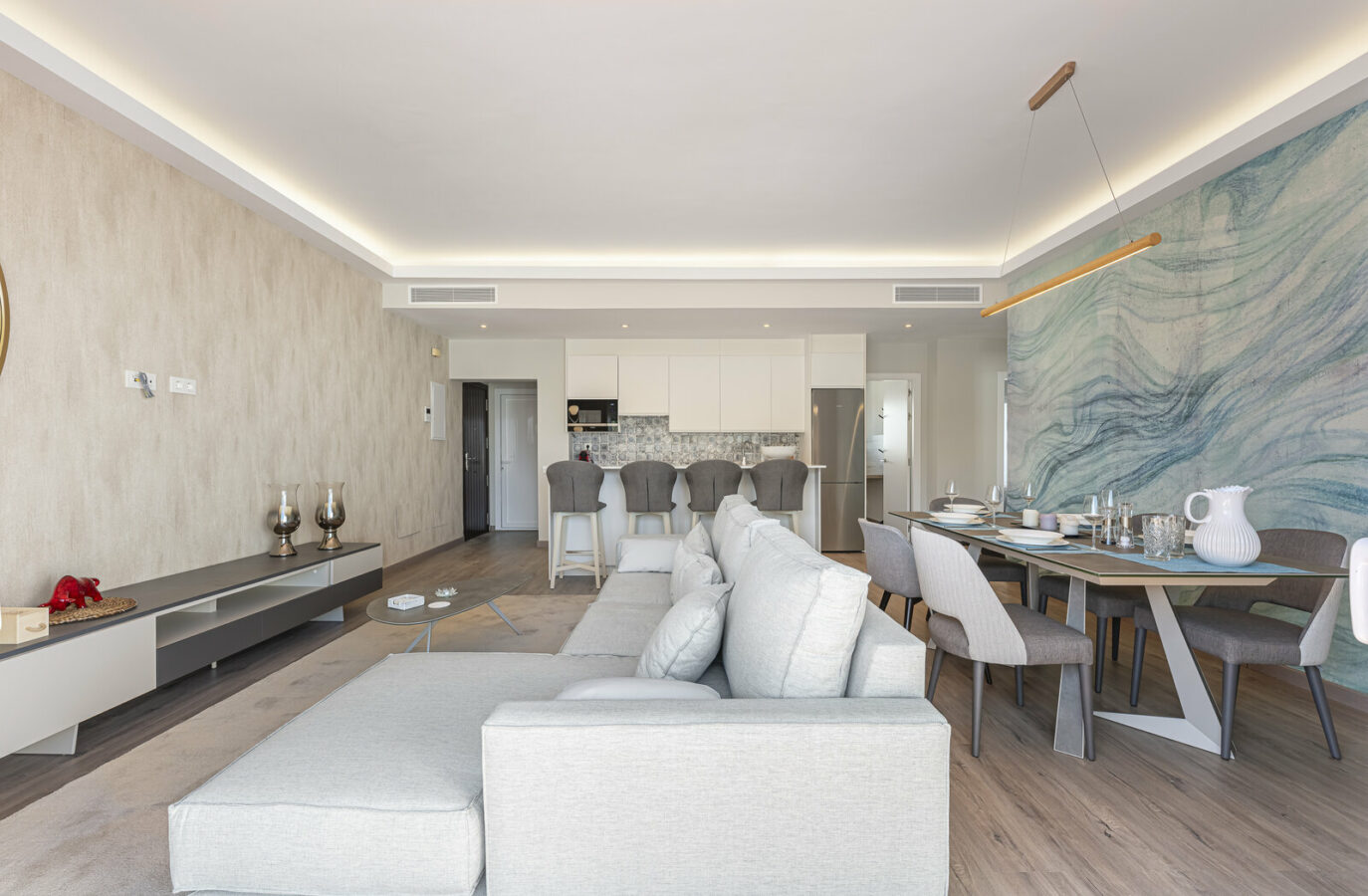 FOR SALE 🏡 Three-Bedroom Penthouse with Private Rooftop Jacuzzi and La Concha Views – El Paraíso, Benahavís 🇪🇸