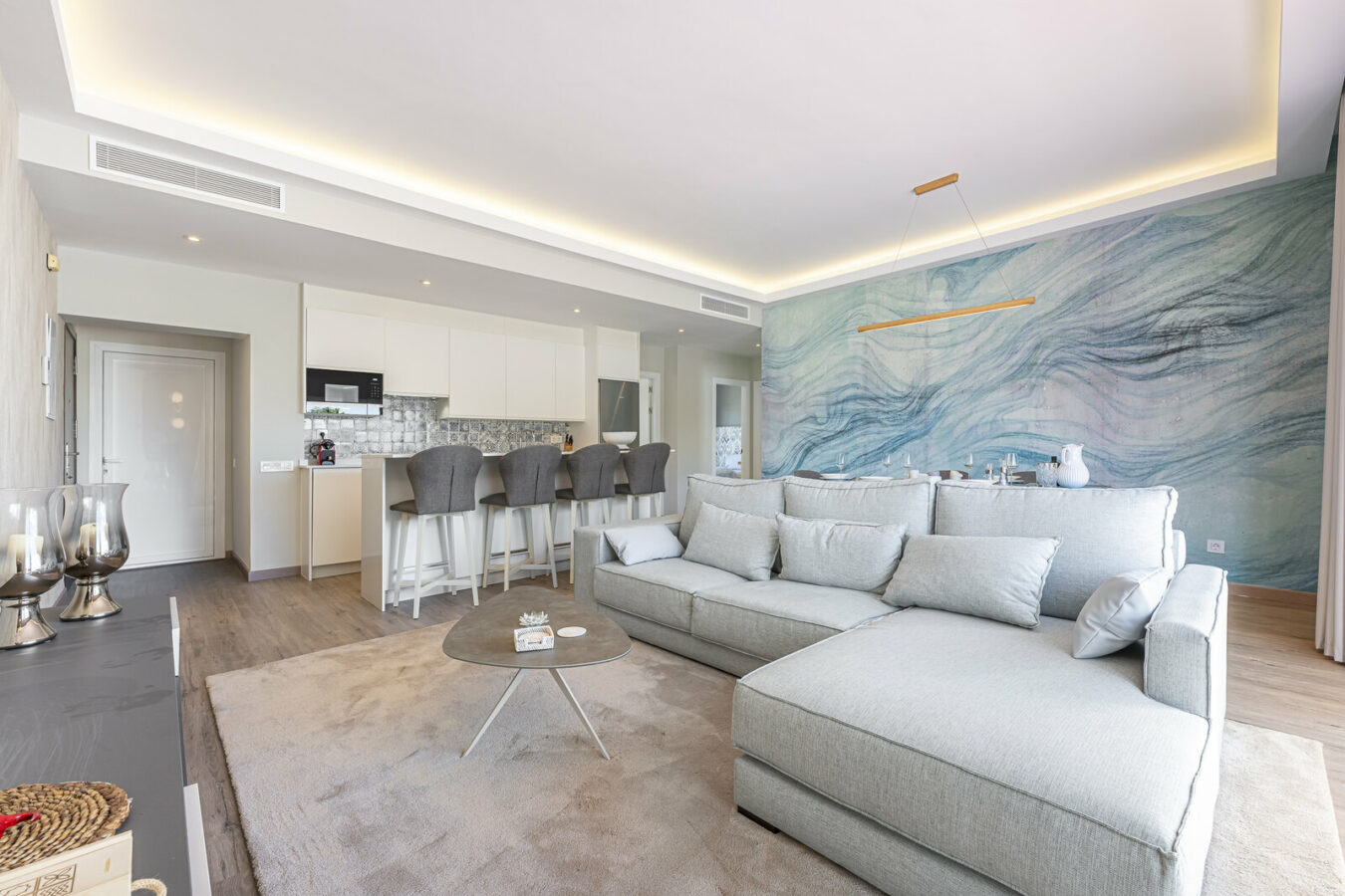 FOR SALE 🏡 Three-Bedroom Penthouse with Private Rooftop Jacuzzi and La Concha Views – El Paraíso, Benahavís 🇪🇸