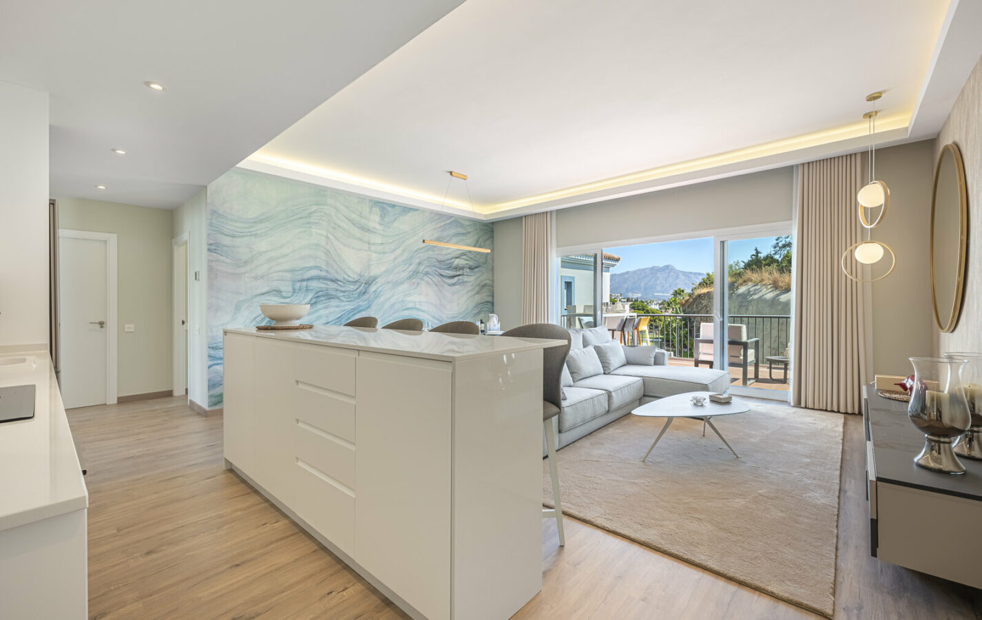 FOR SALE 🏡 Three-Bedroom Penthouse with Private Rooftop Jacuzzi and La Concha Views – El Paraíso, Benahavís 🇪🇸