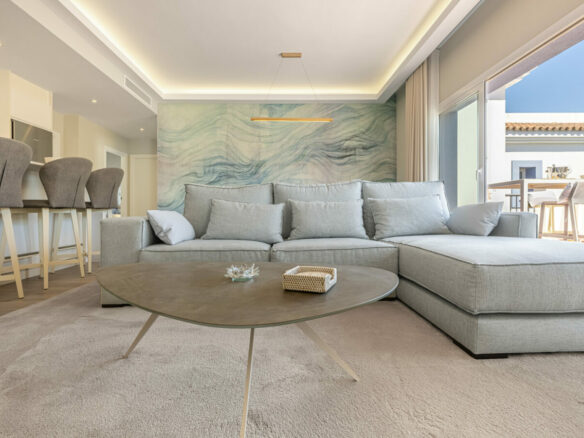 FOR SALE 🏡 Three-Bedroom Penthouse with Private Rooftop Jacuzzi and La Concha Views – El Paraíso, Benahavís 🇪🇸