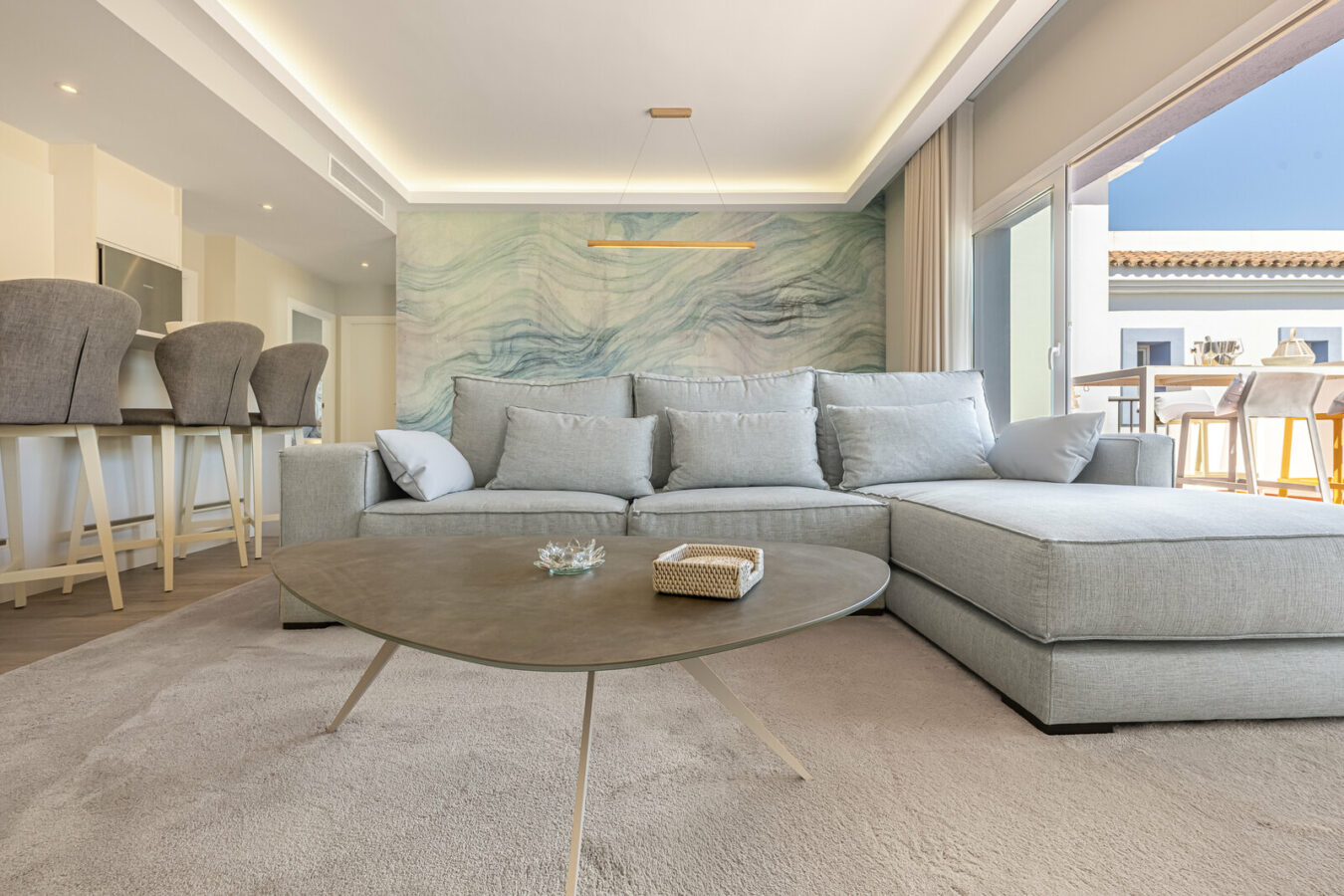 FOR SALE 🏡 Three-Bedroom Penthouse with Private Rooftop Jacuzzi and La Concha Views – El Paraíso, Benahavís 🇪🇸