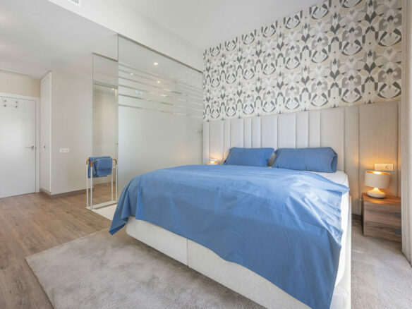 FOR SALE 🏡 Three-Bedroom Penthouse with Private Rooftop Jacuzzi and La Concha Views – El Paraíso, Benahavís 🇪🇸