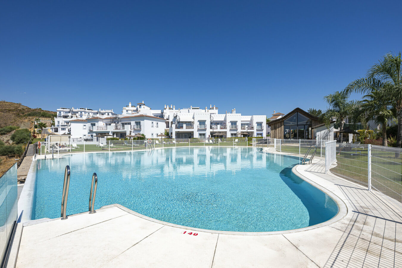FOR SALE 🏡 Three-Bedroom Penthouse with Private Rooftop Jacuzzi and La Concha Views – El Paraíso, Benahavís 🇪🇸